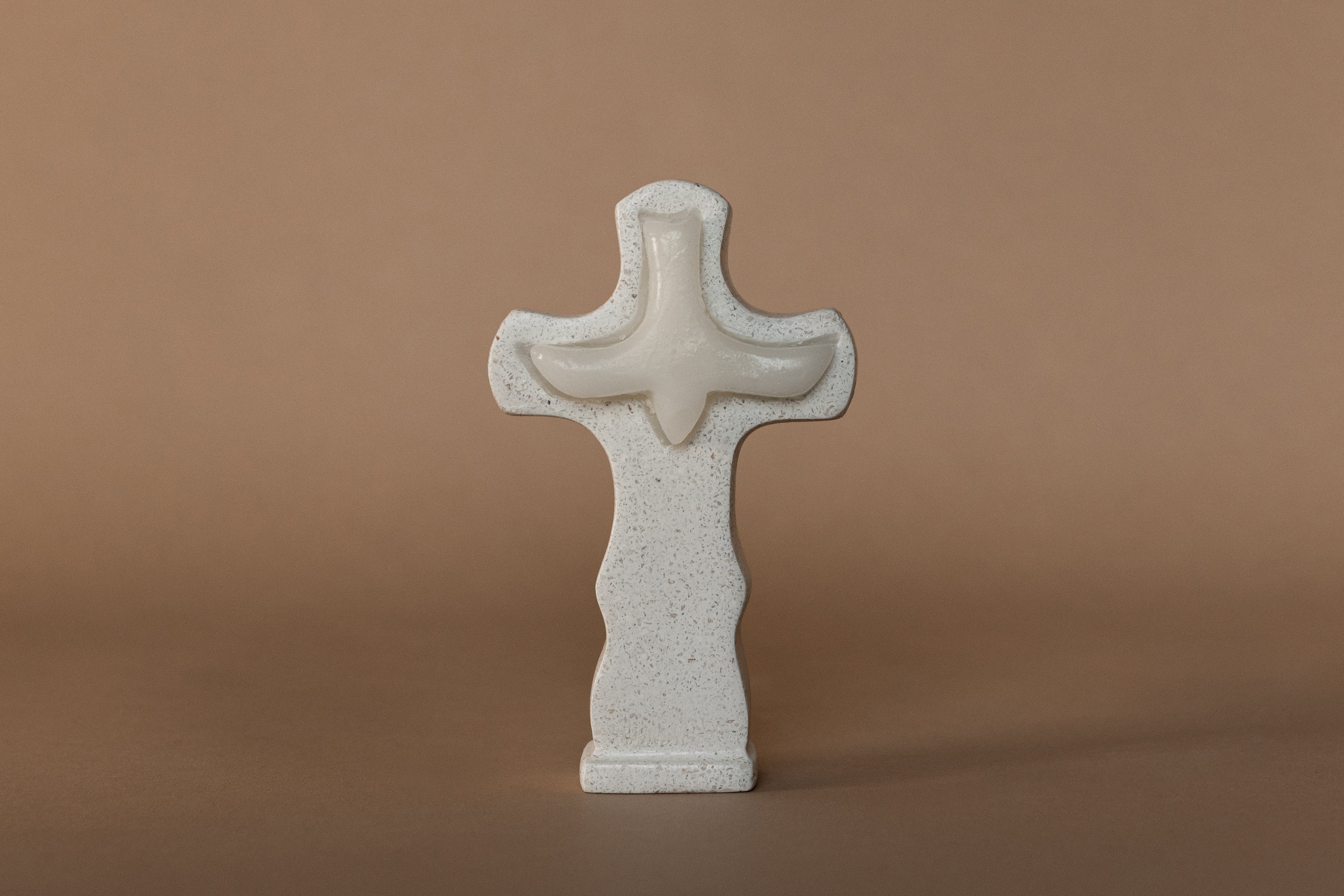 Cruz cera y piedra