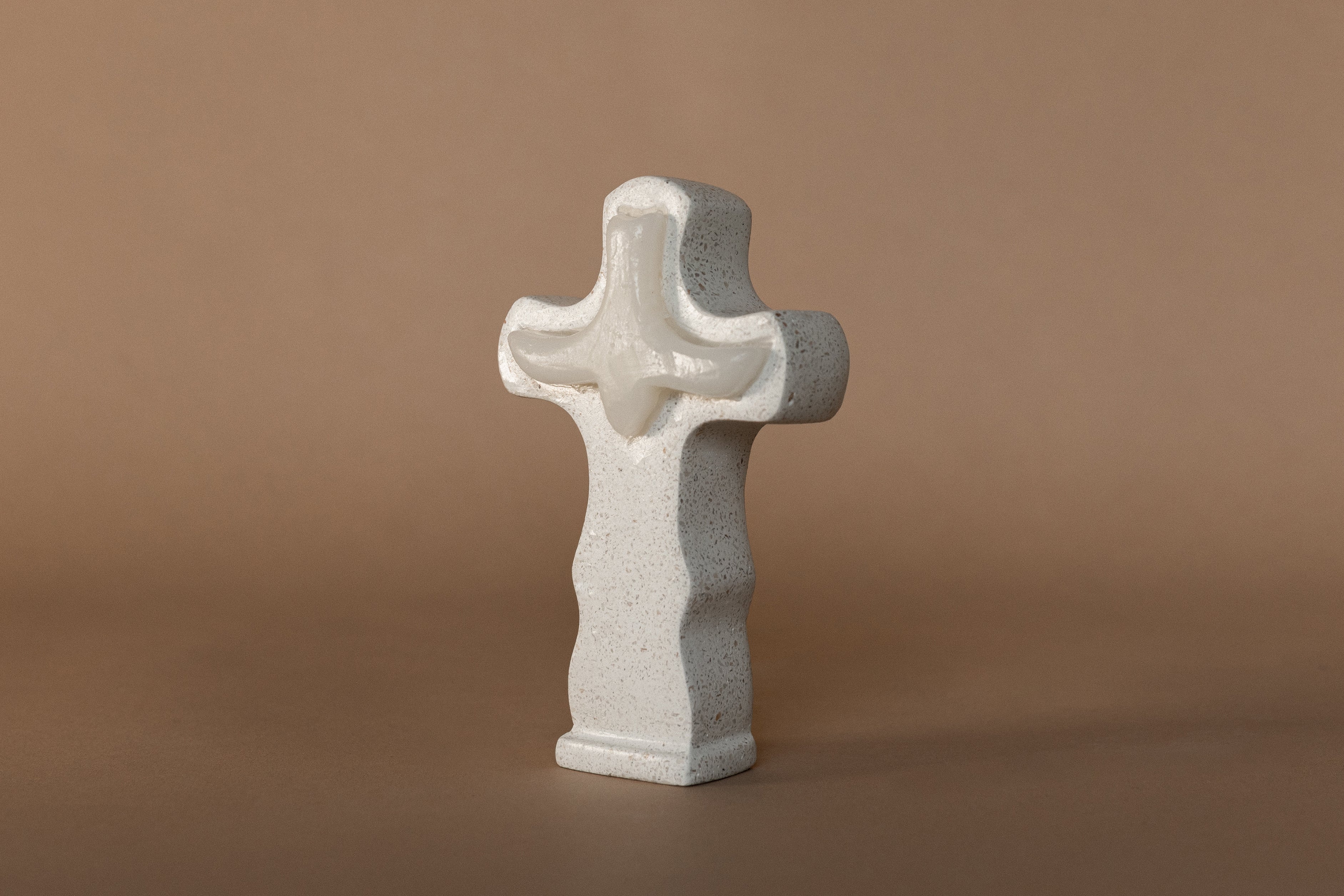 Cruz cera y piedra