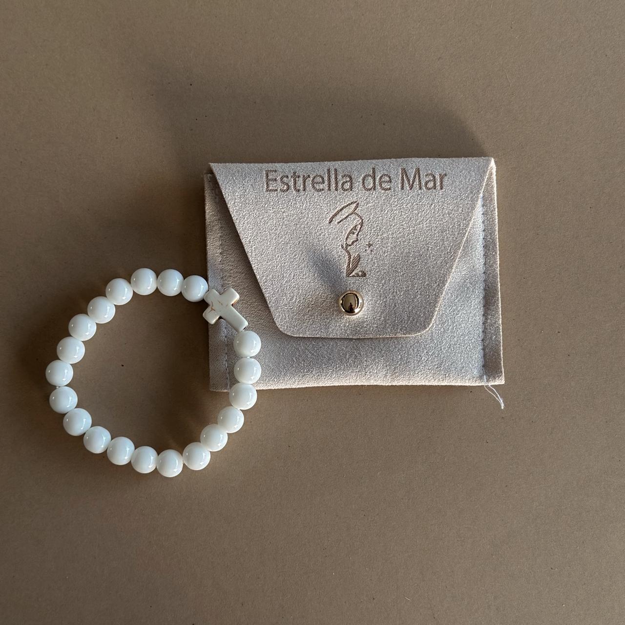 Pulsera blanca con cruz